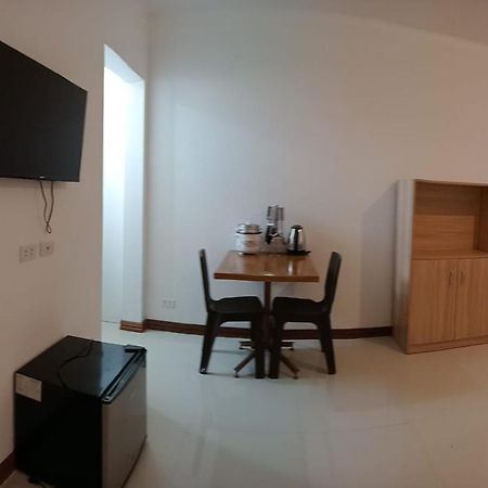 __Aplaridel Inn Suites__ Angeles Exteriör bild